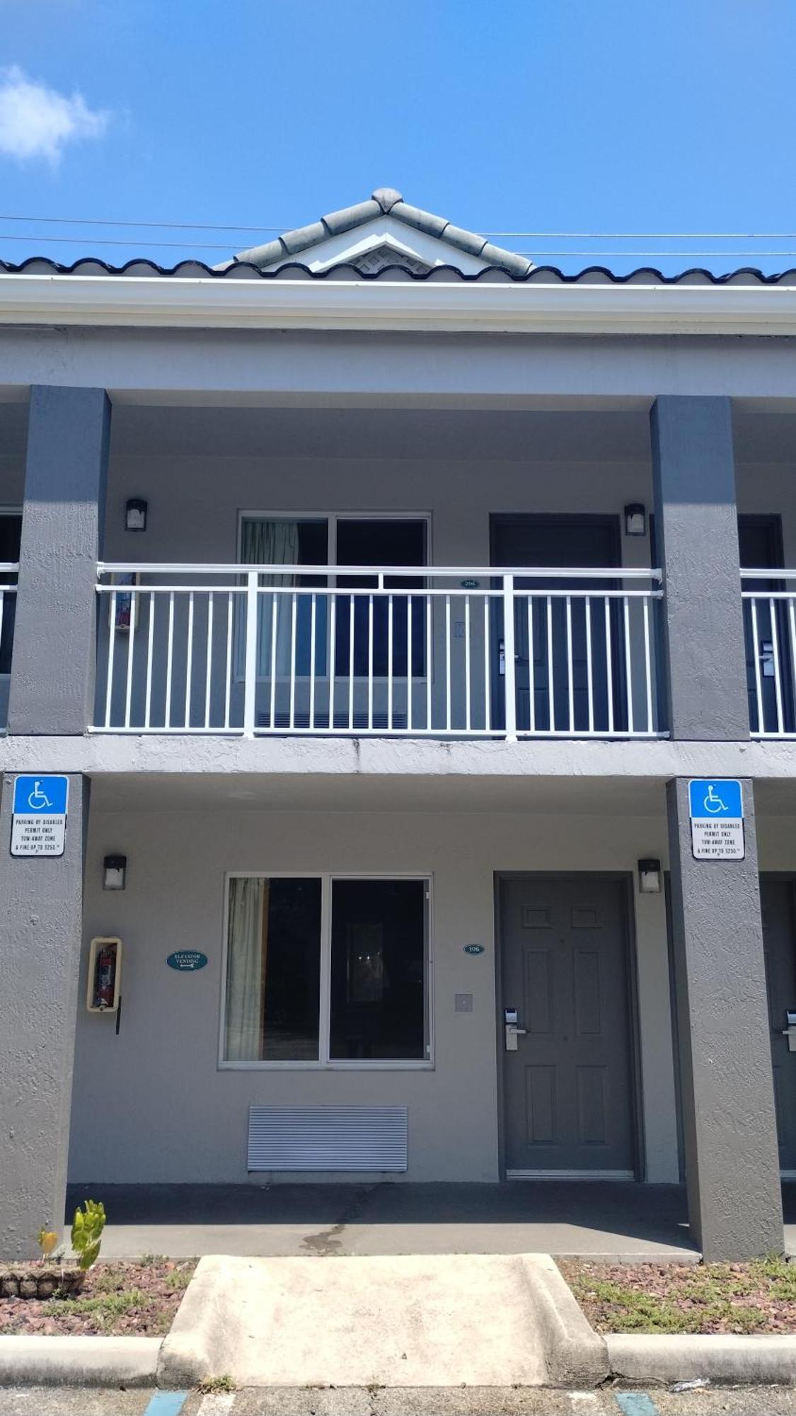 Super 8 Motel By Wyndham Near Fort Lauderdale Arpt Dania Beach Ngoại thất bức ảnh