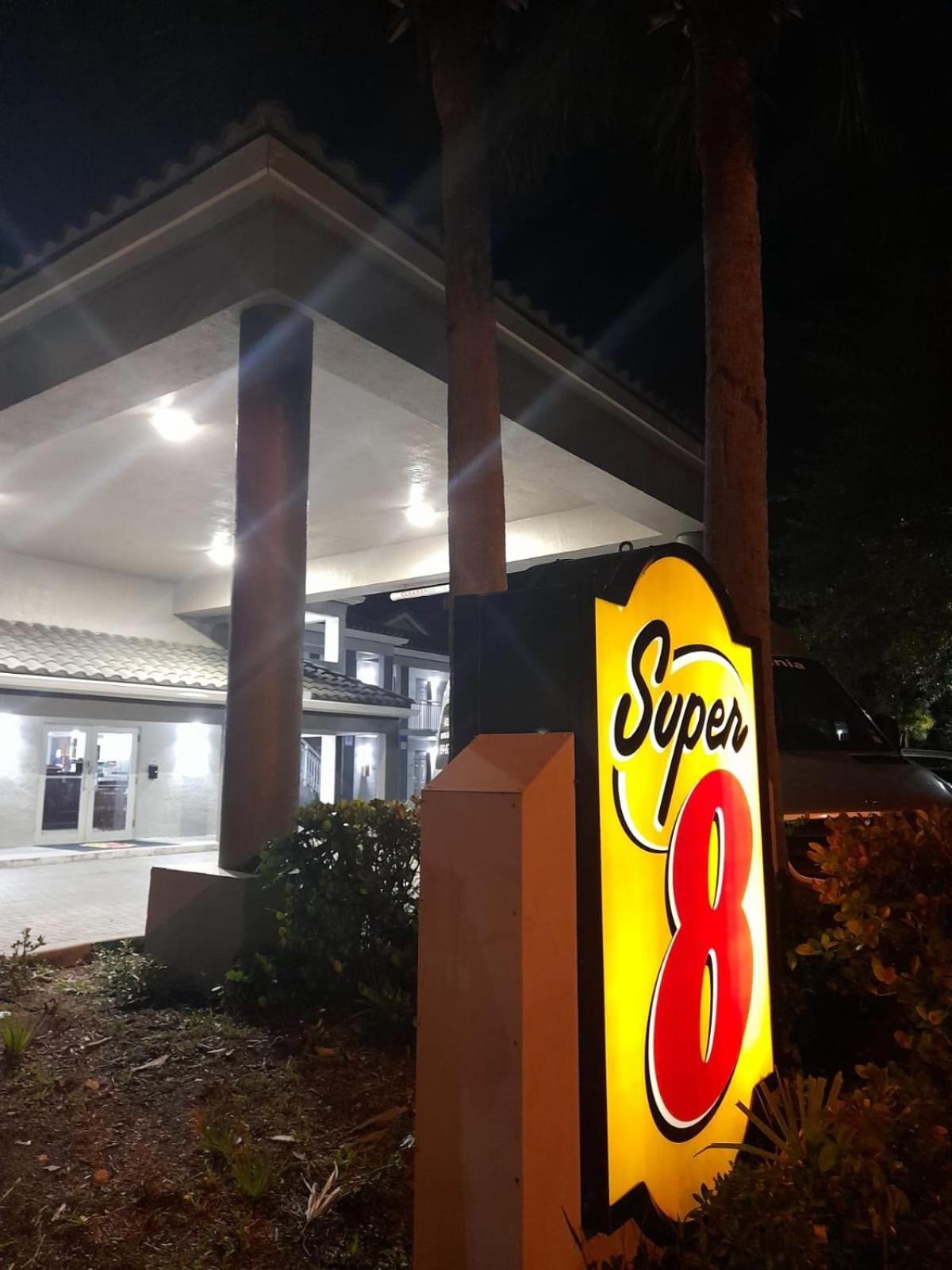 Super 8 Motel By Wyndham Near Fort Lauderdale Arpt Dania Beach Ngoại thất bức ảnh