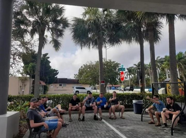 Super 8 Motel By Wyndham Near Fort Lauderdale Arpt Dania Beach Ngoại thất bức ảnh